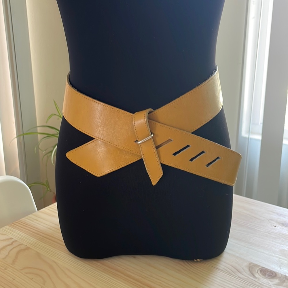 Mustard yellow/burnt yellow cowhide belt